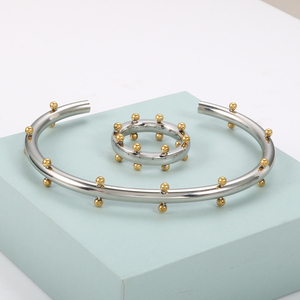 กำไลข้อมือสแตนเลสสตีลกันน้ำ ชุบทอง 18K PVD ประดับ<span class=keywords><strong>ลูก</strong></span>ปัดขนาดเล็ก รูปทรงตัว C สำหรับผู้หญิง เครื่องประดับแฟชั่น - Product Image 3