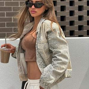 Chaqueta de Moto Personalizada 2026 para Mujer, Estilo Piel de Serpiente, Ligera, Chaqueta Bomber de Otoño, Manga Larga, Tejida y Transpirable - Product Image 1