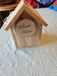 Maison d'oiseau en bois de cèdre gravé écologique OEM ODM - Product Image 2