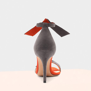 Sandalias de Mujer Hechas a Mano con Punta Redonda, Tacón Alto Delgado Gris y Correa de Mariposa, Ideales para Fiestas - Product Image 4