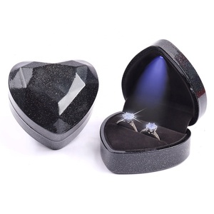 Creativo a forma di cuore rombo LED Flip Cover san valentino <span class=keywords><strong>festa</strong></span> <span class=keywords><strong>della</strong></span> <span class=keywords><strong>mamma</strong></span> <span class=keywords><strong>anello</strong></span> collana orecchini ciondolo gioielli imballaggio - Product Image 5