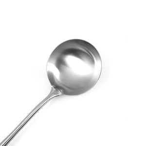 Cuchara de metal de cocina clásica tradicional para saltear a mano para uso en fiestas - Product Image 6