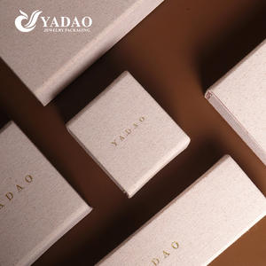 Розовое квадратное мягкое бархатное кольцо кулон серьги ожерелье коробка с магнитом Пользовательский логотип Подарочный набор ювелирных изделий оптом - Product Image 2