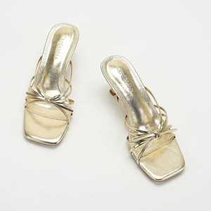 Sandali con <span class=keywords><strong>Tacco</strong></span> <span class=keywords><strong>Medio</strong></span> Sottile Beige <span class=keywords><strong>Argento</strong></span> Oro Taglia Grande 35-42 per Donne <span class=keywords><strong>Scarpe</strong></span> Open-toe - Product Image 4