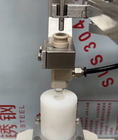 Machine de remplissage et de bouchage de seringues préremplies de gel liquide pour acide hyaluronique de bureau