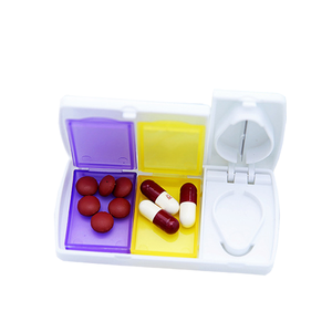 กล่องใส่ยาพกพาแบบโปรโมชั่น 3 ช่อง กล่องเก็บยาพกพาพร้อมโลโก้ กล่องยาพกพา 3 in 1 พร้อมที่ตัดยาเม็ด - Product Image 1