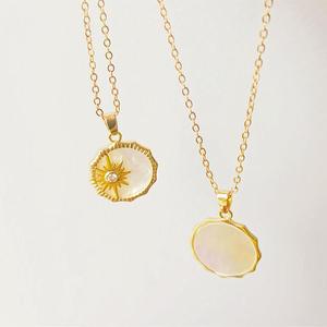 Colliers pour femmes en acier inoxydable 316L plaqué or 18 carats, bijoux tendance, lune et étoile, nacre naturelle ronde - Product Image 6