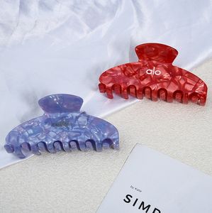 กิ๊บหนีบผมพลาสติกคุณภาพสูงแบบปรับแต่งได้ พร้อมโลโก้สำหรับผู้หญิง กิ๊บหนีบผมอะซิเตทสีแดงเรียบ กิ๊บหนีบผมอะคริลิกแบบกำหนดเอง - Product Image 3