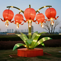 Kleurrijke zijden lantaarns met Chinees design, tuindecoratie, festival-lantaarns, decoratieve bloemen, kransen en planten