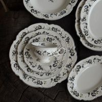 Lelyi Nieuwe Franse Retro Handgeschilderde Zwarte Rand Bloemmotief Reliëf Keramische Bord Exquise Afternoon Tea Dessert Bord