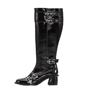 Botas de tacón bajo grueso estilo personalizado con cinturón y hebillas metálicas para mujer, botas vaqueras de punta cuadrada hasta la rodilla, botines largos de punta cuadrada - Product Image 2