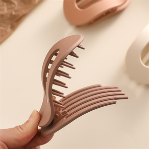 Pince à cheveux plate ovale à imprimé léopard tendance pour femme - Product Image 6