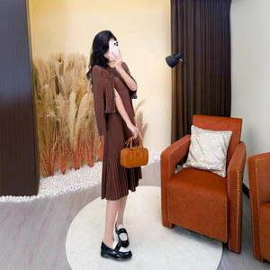 Manteau zippé vintage en molleton texturé Miyake Plissé, mode automne-hiver, amincissant, pour le bureau et les trajets quotidiens, ensemble jupe et haut - Product Image 2