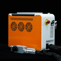 Nettoyeur laser à impulsions ultra-léger 11,5 kg 100 W avec tête 645 g refroidie par air pour la rouille, le bois et la pierre, avec source laser MAX à impulsions