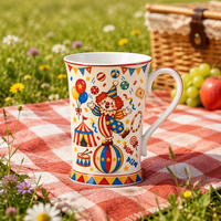 Pichet à eau en porcelaine peint à la main, motif clown de cirque, jolie carafe à boisson, style vintage, décoration de table, vaisselle de cuisine