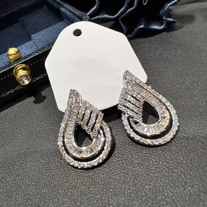 Orecchini a Goccia Traforati per Donne, Gioielli Eleganti di Moda Urbana - Product Image 6