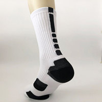 Chaussettes de sport pour hommes personnalisées en coton brodé avec logo athlétique de tennis, chaussettes de compression OEM de créateur pour la course à pied