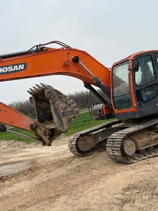 Original paint used Doosan DX225LC-9C 22.5 ton medium Excavator Cheap used DOOSAN DX225 300lc DX150 wheel Excavator on Sale - Product Image 5