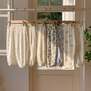 <span class=keywords><strong>Pantalon</strong></span> décontracté pour enfants en <span class=keywords><strong>gaze</strong></span> <span class=keywords><strong>de</strong></span> <span class=keywords><strong>coton</strong></span> à imprimé floral délicat, ultra-fin et respirant, idéal pour l'intérieur – Nouvelle collection très prisée - Product Image 2