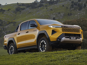 Autos Usados 2022 <span class=keywords><strong>Hilux</strong></span> con Volante a la Izquierda, 2.8D-4x4 Euro VI, Automático, Pantalla Táctil, Techo Solar, Asientos de Tela Oscura - Product Image 3