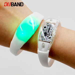 Pulsera LED activada por voz | Pulsera <span class=keywords><strong>de</strong></span> luz para correr reactiva con sonido con efecto <span class=keywords><strong>de</strong></span> marquesina colorido para uso en fiestas, clubes, conciertos - Product Image 1
