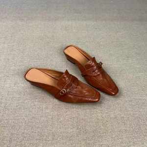 Mules élégantes rétro en cuir véritable et peau de mouton à bout fermé pour femmes, confortables, à talon bas, sandales d'extérieur - Product Image 3
