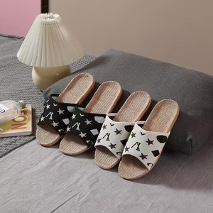 Sandalias Planas con Estampado Geométrico de Estrellas, Punta Abierta, Plantilla de Lino Transpirable, Ligeras, Casuales, para Interiores, Apartamentos, Uso Diario - Product Image 1