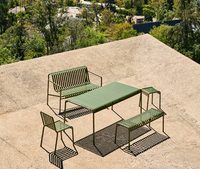 Ensemble de salle à manger extérieur moderne et durable en fer avec table, chaises et banc pour ferme, villa, salon