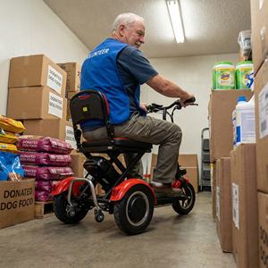 Scooter électrique léger et auto-équilibrant, facile à ranger, idéal pour le bénévolat dans les refuges pour animaux - Product Image 3