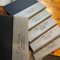 Portefeuille en cuir personnalisable par gravure laser : Porte-documents gravé sur mesure, Couverture de carnet cadeau pour le bureau, Portefeuille avec logo personnalisé