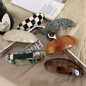 Barrettes à cheveux pas chères en acétate, couleur colza, style rétro français, avec frange latérale à clip - Product Image 1