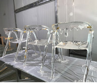 Designer-Stuhl aus Transparentem Glas in Luxusausführung, Unregelmäßige Form, Gefrorener Wassertropfen-Effekt, Kristallklarer Sitz, Innenmöbel