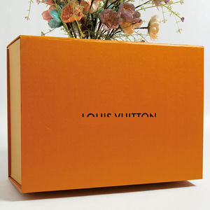 Caja de Regalo Plegable de Cartón con Cierre Magnético, Diseño de Lujo Personalizable en Naranja, Calidad Superior 1:1, con Logotipo - Product Image 4