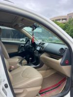Toyota RAV-4 SUV d'occasion, 4x4 intégral, boîte automatique, toit ouvrant panoramique, le meilleur pour l'export.