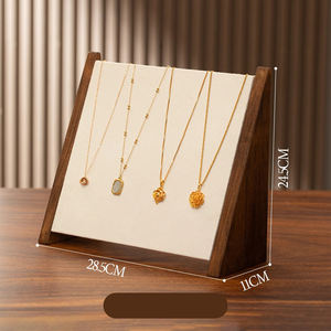 Espositore di collana con ciondolo in legno noce di lusso con supporto in pelle sintetica gioielli vetrina da tavolo Packaging - Product Image 5
