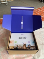 Boîte d'expédition en carton rigide avec logo personnalisé, revêtement UV, lamination mate, bande à glissière en relief, fermeture autocollante, boîte postale recyclée