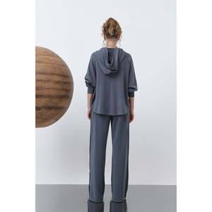 เสื้อสเวตเชิ้ตสีแอนทราไซต์ทรงสบายสำหรับผู้หญิง ยี่ห้อ Soul พร้อมดีเทลซิปซ่อน - ใช้งานได้หลากหลายสำหรับสไตล์ลำลองและสไตล์สปอร์ต - Product Image 3