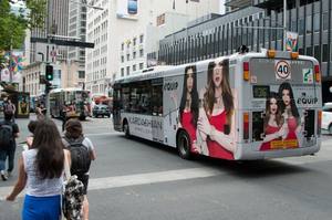 Ejet-rollo <span class=keywords><strong>de</strong></span> pegatinas <span class=keywords><strong>de</strong></span> vinilo autoadhesivas para publicidad, textura cromada transparente y adhesiva - Product Image 6