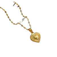 Collar de Moda Unisex de Acero Inoxidable Chapado en Oro de 18K con Colgante de Letra Z en Forma de Corazón y Cadena Ondulada para Clavícula
