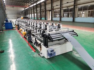 Goujon en métal à grande vitesse et rouleau de piste formant la machine chapeau supérieur rouleau formant la machine rouleau formant la machine fabrique - Product Image 4