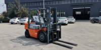 Chariot élévateur diesel 3 tonnes élégant avec cabine climatisée, prix direct usine, transmission automatique pour centre logistique