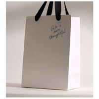 Sac fourre-tout noir sur mesure, écologique, recyclable, avec logo doré estampé à chaud, poignée en ruban, emballage cadeau haut de gamme pour créateur