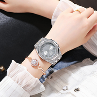 Montre-bracelet à quartz tendance avec bracelet en acier ciel étoilé, entièrement incrustée de diamants et chiffres romains, pour hommes et femmes