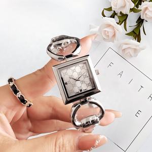 Reloj de pulsera pequeño cuadrado de lujo para mujer con patrón GG, esfera cuadrada dorada, correa de aleación a la moda. - Product Image 2