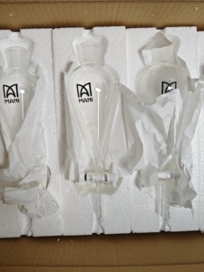 ขวดแก้วทรงหยดน้ำสำหรับบรรจุน้ำหอม ขนาด 1000 มล. 2000 มล.  วัสดุแก้ว BORO3.3 พร้อมกรวยแยกแบบติดผนัง  พร้อมวาล์วแก้วหรือ PTFE - Product Image 6