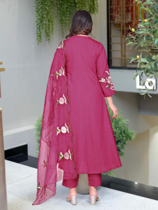 Kurta en soie Chanderi rose pour femme, broderie florale, coupe classique, longueur standard, style ethnique indien traditionnel, décontracté, pour fêtes, livraison rapide - Product Image 6