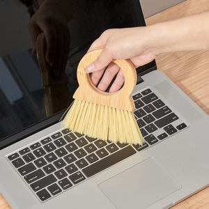 Mini escoba y recogedor de bambú con gancho para colgar, herramienta de limpieza de escritorio - Product Image 2