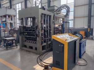 Macchina Automatica Idraulica per la Produzione di Blocchi QT4-15 con Funzione di Pavimentazione e Blocchi Cavi a Prezzo Conveniente - Product Image 2