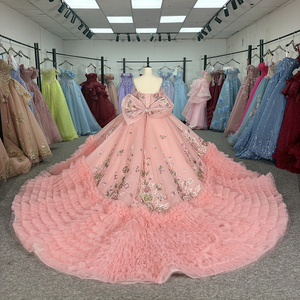 Vestido de Quinceañera Exclusivo 6961 Rosa con Volantes, Corte Imperio, Cintura Natural, Apliques de Lazo y Bordados - Product Image 4