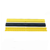Ralentisseur de vitesse monobloc en plastique robuste Xinhong avec canal de 105 mm, 1000x252x35 mm, rampe antidérapante portable pour entrepôt en béton